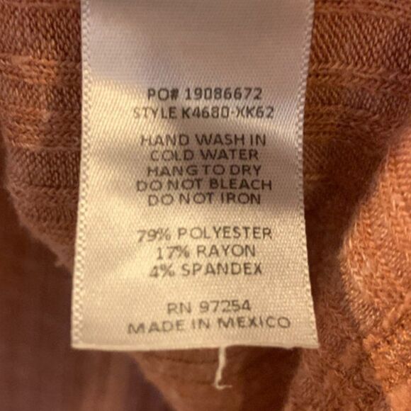 Forever 21 Cropped Light Weight Knit Top - Picture 4 of 5